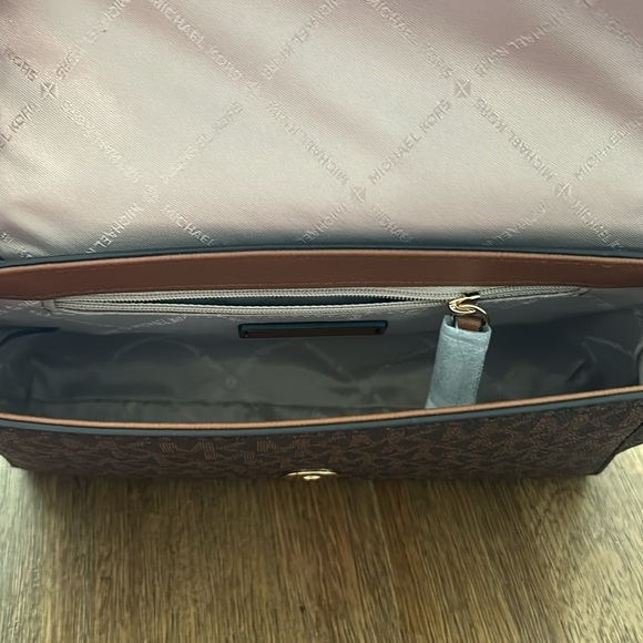 New MICHAEL KORS
Medium Logo Convertible Crossbody Bag. 13 - Picture 10 of 10